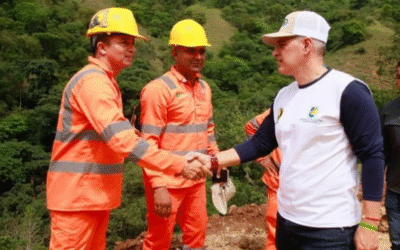 Antioquia avanza sin freno: Gobernador recorre obras clave de la Nueva Vía al Mar