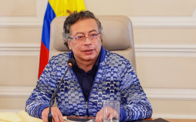 Petro lanza advertencia velada: “Si las instituciones van contra el pueblo, se van”