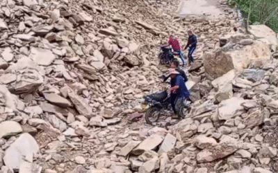Impactante deslizamiento de tierra en la vía Hidroituango – Puerto Valdivia deja incomunicada a la zona
