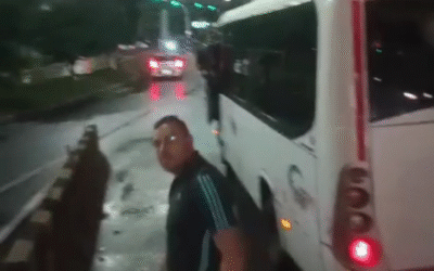 Pelea entre conductores evidencia crisis de civismo en las calles de Medellín