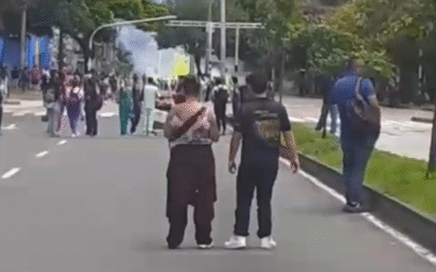 🔴 Medellín: Disturbios en los alrededores de la Universidad de Antioquia obligan al cierre de establecimientos