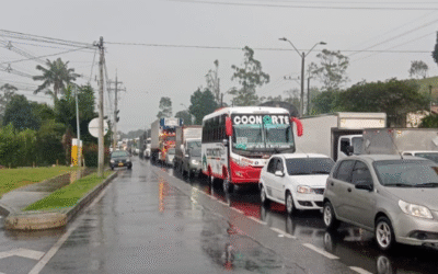 Bloqueo en la autopista Medellín-Bogotá a la altura de Guarne por protesta ciudadana