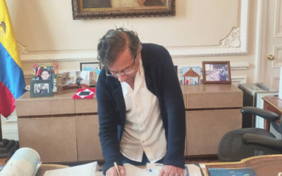 Petro firma decreto para convocar a Consulta Popular sobre derechos laborales