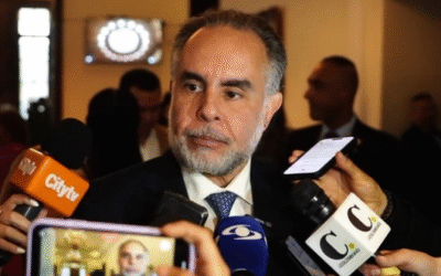 Gobierno firma decreto para consulta popular, pero abre puerta al diálogo con el Senado