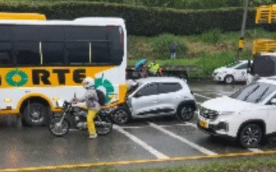 Accidente de tránsito en la Autopista Norte, a la altura de Copacabana