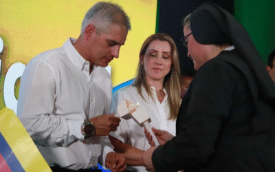 “Necesitamos un milagro”: Gobernador de Antioquia lidera jornada de oración por Miguel Uribe Turbay