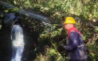 🚧 Deslizamiento de tierra en la vía San Félix – Bello obliga cierre total