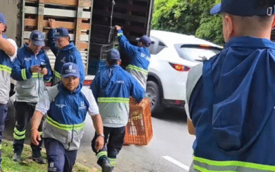 Insólito hallazgo en El Poblado: descubren bodega clandestina bajo una alcantarilla