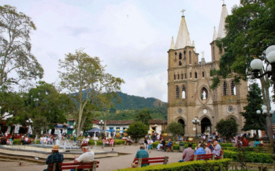 Gobernador de Antioquia anuncia acciones para apoyar al Suroeste ante crisis vial