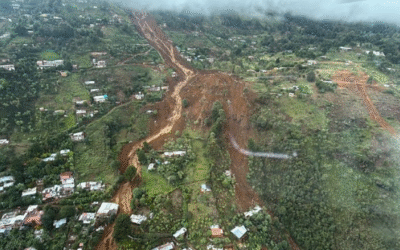 Gobernador de Antioquia se dirige a zona afectada por avenida torrencial en Bello