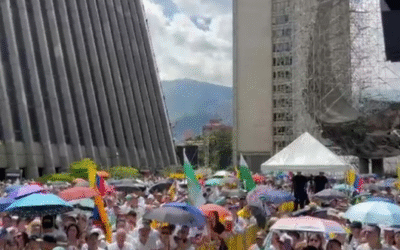 Ciudadanos se movilizan en Medellín para rechazar acto del presidente Petro con cabecillas criminales
