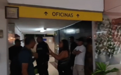 Denuncian presunto modus operandi para estafar adultos mayores en local del centro