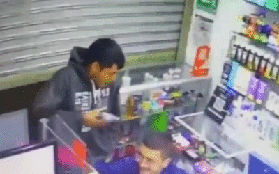 Asalto a mano armada en Santa Mónica: delincuentes roban a comerciante y huyen