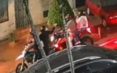 Roban moto a mano armada en Cabañitas: cámaras captaron el momento