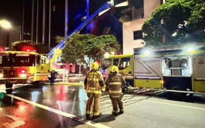 Incendio en la Clínica Fundadores obligó evacuación de pacientes y cierre temporal del centro médico
