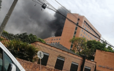 Incendio en construcción de la Clínica Vita, en el barrio La América
