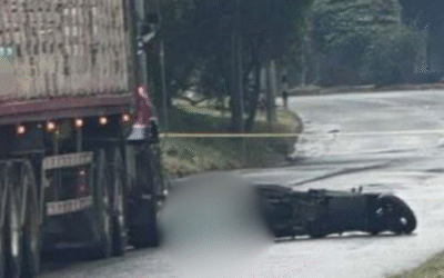 Trágico accidente en La Regional: motociclista perdió la vida tras chocar con vehículo de carga en Sabaneta