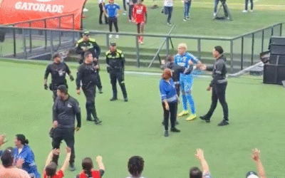 Washington Aguerre se enfrentó con la hinchada del DIM tras el empate ante Alianza FC