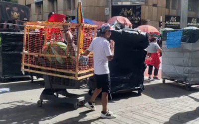 Venteros informales protestan en el centro: bloqueos y congestión en Parque Berrío