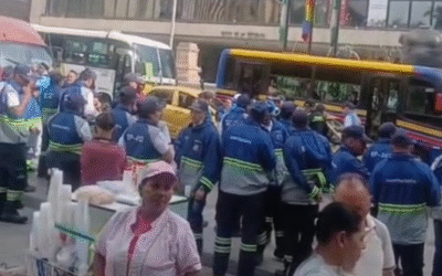 Jornada pacífica de venteros informales genera bloqueos en el centro; Espacio Público interviene en Parque Berrío