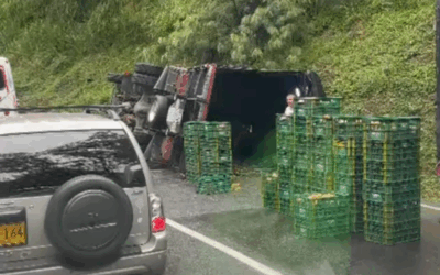 Volcamiento de camión generó congestión en conexión entre Autopista Medellín – Bogotá y Autopista Norte
