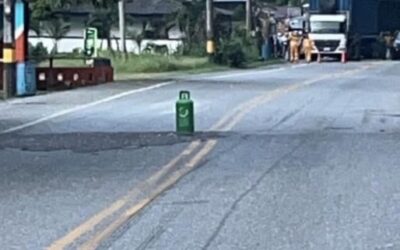 Terror en Puerto Valdivia: enfrentamientos y presunta bomba paralizan la zona