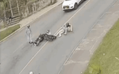 Accidente de tránsito en La Estrella: motociclistas en aparente estado de embriaguez