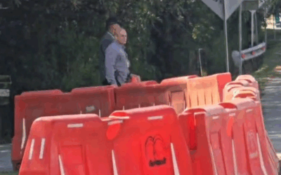 Casa de Álvaro Uribe permanece bajo custodia tras condena a prisión domiciliaria