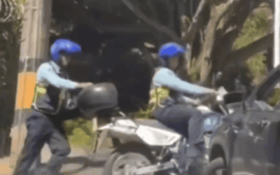 Indignación por agresión de un guarda de tránsito a conductor: ciudadanos exigen explicaciones