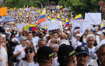 Medellín grita “¡Uribe inocente!” en marcha de apoyo al expresidente