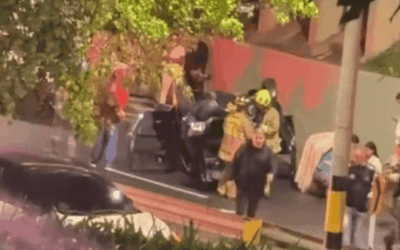 Vehículo volcado en la vía Las Palmas