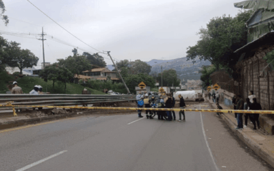 Cierre total en la Medellín–Bogotá por volcamiento de camión cerca a Zamora