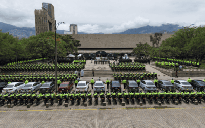 Medellín refuerza la seguridad: histórica entrega de vehículos y motocicletas a la Policía Metropolitana