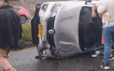 Accidente con volcamiento en la variante Caldas