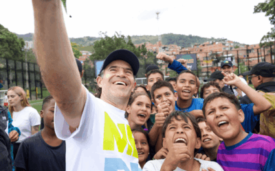 “Antes no pasaba, porque se robaban la plata”: Fico en entrega de cancha sintética El Progreso