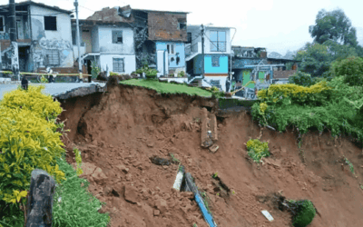 Deslizamiento de tierra afecta viviendas en Granada