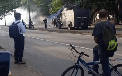 Disturbios en la calle Barranquilla, a la altura de la Universidad de Antioquia