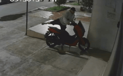 Hurto de motocicleta Yamaha NMAX frente al Mall Laureles