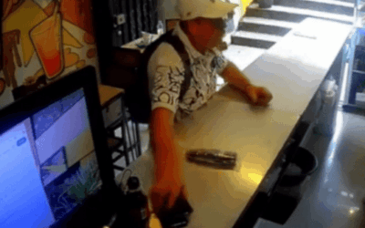 Delincuente aprovecha descuido y roba dos celulares en local de Laureles