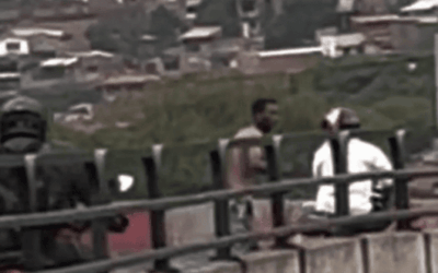 Habitante de calle causó accidente tras empujar a un motociclista en el puente de la Madre Laura