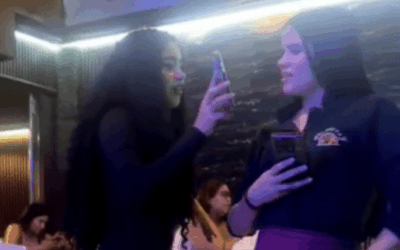 Celos y violencia en un restaurante: clienta agrede a mesera por un mensaje en el celular de su pareja