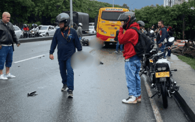 Accidente de tránsito en la Autopista Norte, sentido sur–norte, a la altura de Zenú