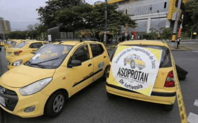 Taxistas anuncian paro indefinido en el Valle de Aburrá contra las aplicaciones de transporte