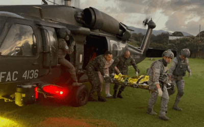 Rescate extremo en Anorí: una maniobra aérea de alto riesgo salvó la vida de un soldado herido