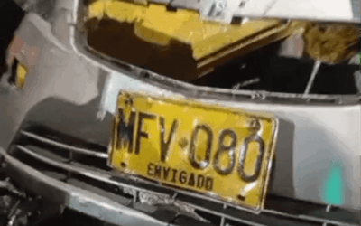 Impactante accidente en Bello: taxi terminó afectado y el otro vehículo huyó