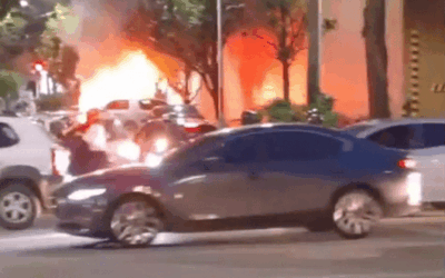 Incendio vehicular en parqueadero de supermercado La Vaquita, en San Marcos – barrio La Magnolia
