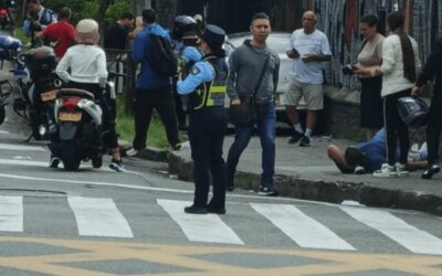 Peatón atropellado frente al Hospital Marco Fidel Suárez tras accidente de tránsito en el barrio Manchester