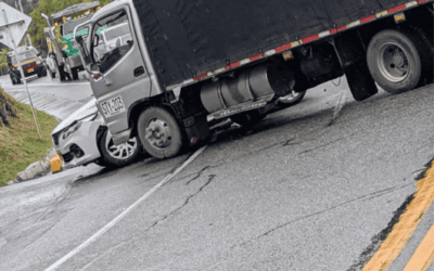 Choque múltiple genera paso restringido en la vía Medellín–El Retiro