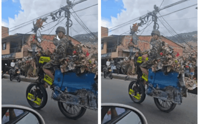 Elkin, el ciclista que convierte su bicicleta en una fiesta navideña en Medellín