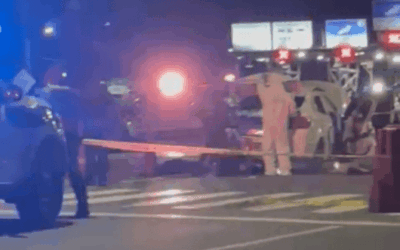 Autoridades inspeccionan vehículo tras explosión en el peaje de Copacabana